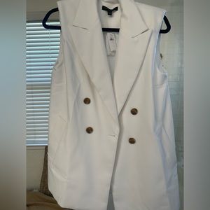 Banana Republic sleeveless blazer, white, with shoulder pads